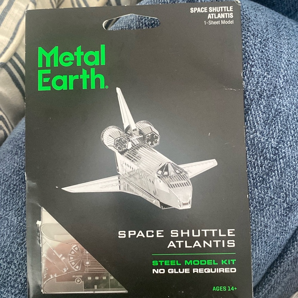 NEW Never Opened Metal Earth 3D Boeing Earth Space Shuttle
